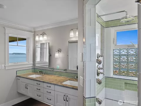 Bath - 603 Warren Ave, Everett, WA 98201 photo 3 of 5