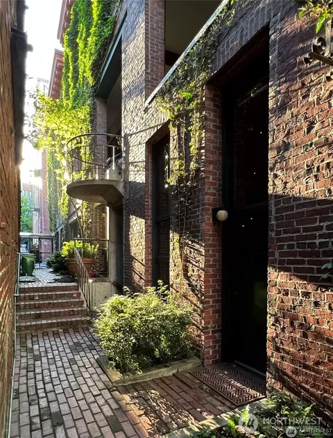 611 Post Ave #7, Seattle, WA 98104