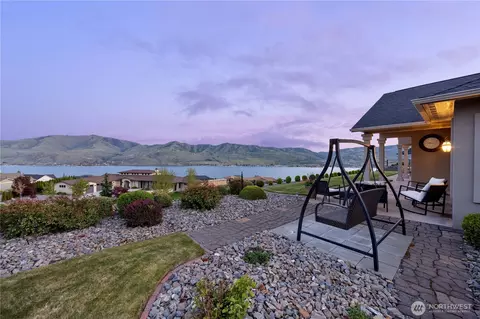 101 Westview Dr, Chelan, WA 98816