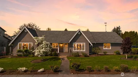 1277 Aaron Dr, Lynden, WA 98264