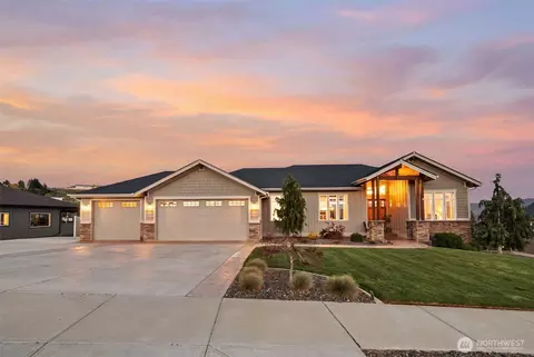 850 Autumn Crest Dr, Wenatchee, WA 98801