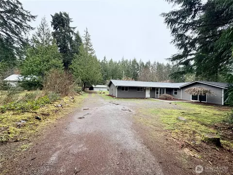 11 Webb Rd SW, Lakebay, WA 98349
