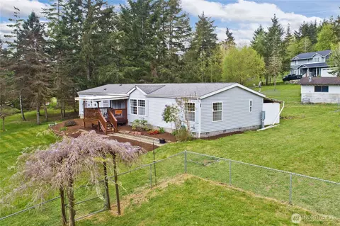 41 E Bay Heights Dr, Allyn, WA 98524