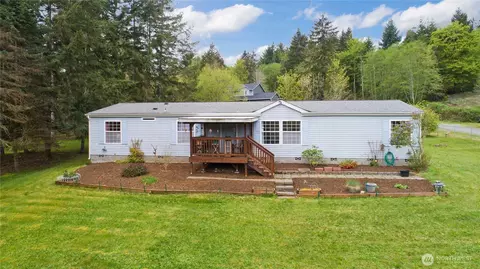 41 E Bay Heights Dr, Allyn, WA 98524