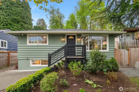 2011 NE 97th St, Seattle, WA 98115