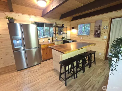 41 N Mt Rose Ave, Hoodsport, WA 98548