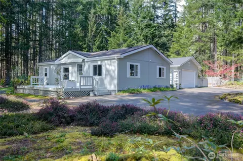 51 N Silver Ln N, Hoodsport, WA 98548
