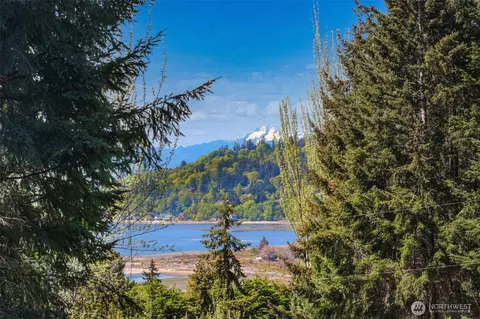7777 Hellman Rd, Clinton, WA 98236