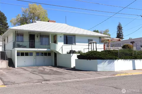 10 W Dewberry Ave, Omak, WA 98841