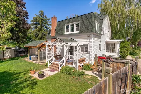 Exterior - 612 E Birch St, Waterville, WA 98858 photo 3 of 7