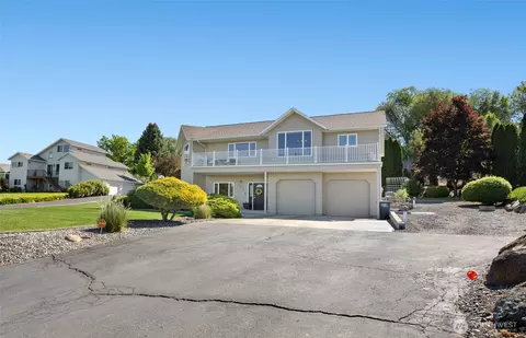 927 Easy St NE, Moses Lake, WA 98837