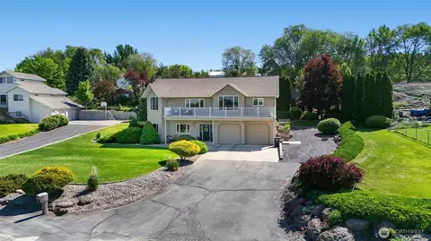 927 Easy St NE, Moses Lake, WA 98837