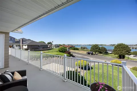 927 Easy St NE, Moses Lake, WA 98837
