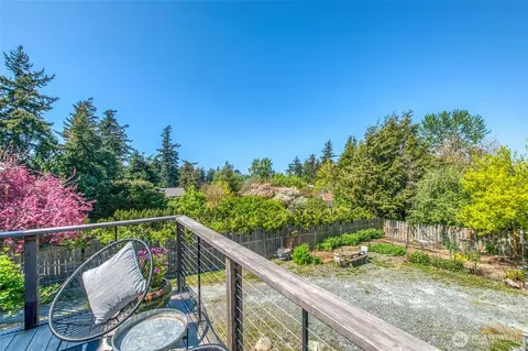 Exterior - 183 Spruce St, Eastsound, WA 98245 photo 4 of 11
