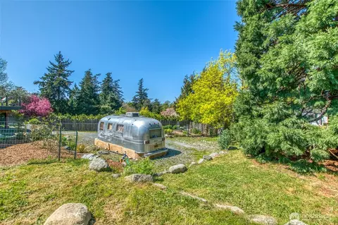 Exterior - 183 Spruce St, Eastsound, WA 98245 photo 6 of 11