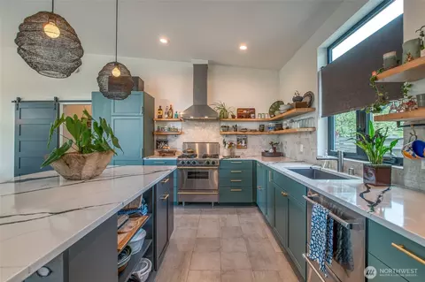 Kitchen - 183 Spruce St, Eastsound, WA 98245 photo 3 of 5