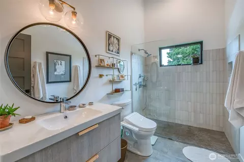 Bath - 183 Spruce St, Eastsound, WA 98245 photo 2 of 3