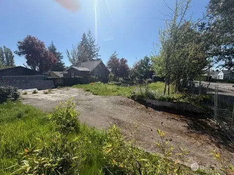 2416 11th St, Bremerton, WA 98312