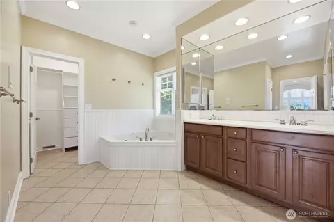 Bath - 40109 278th Ave SE, Enumclaw, WA 98022 photo 2 of 5