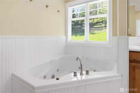 Bath - 40109 278th Ave SE, Enumclaw, WA 98022 photo 4 of 5