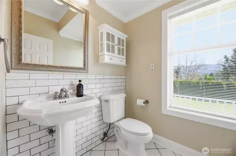 Bath - 40109 278th Ave SE, Enumclaw, WA 98022 photo 1 of 5