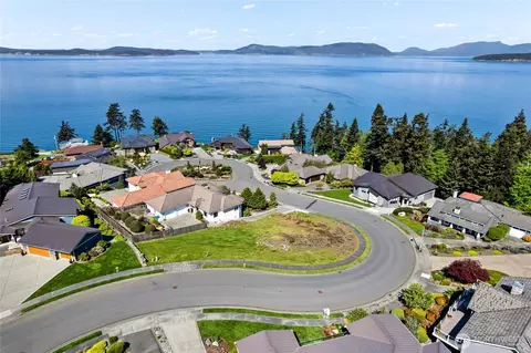2414 Washington Ct, Anacortes, WA 98221