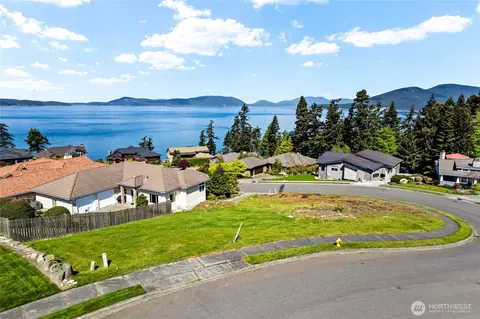 2414 Washington Ct, Anacortes, WA 98221