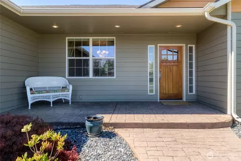 Exterior - 1972 Gemstone Dr, Walla Walla, WA 99362 photo 5 of 5