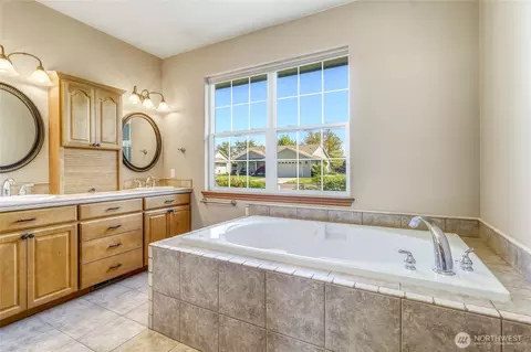 Bath - 1972 Gemstone Dr, Walla Walla, WA 99362 photo 1 of 4