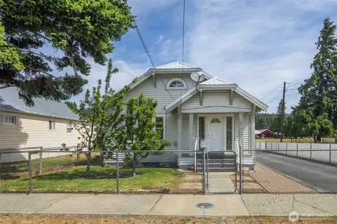 819 1st St, Cle Elum, WA 98922