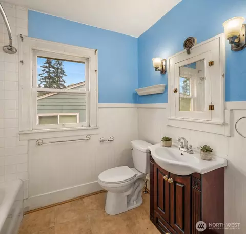 Bath - 4501 S 4th Ave, Everett, WA 98203 photo 1 of 1