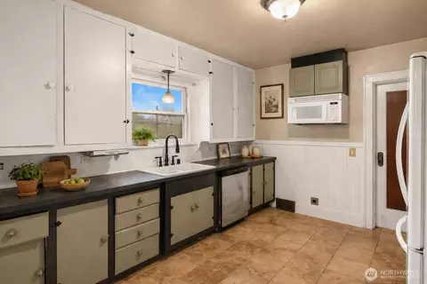 Kitchen - 4501 S 4th Ave, Everett, WA 98203 photo 1 of 2