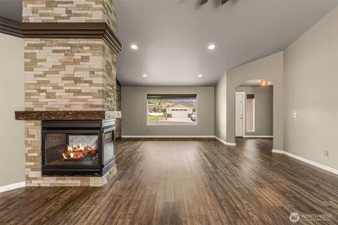 21 Ambrosia Ln, Malaga, WA 98828