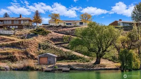306 N Crestview Dr, Moses Lake, WA 98837