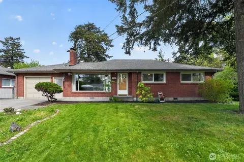 646 SEly St, Oak Harbor, WA 98277