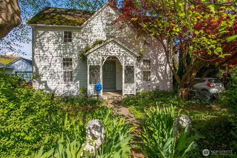 2416 Madrona St, Bellingham, WA 98225