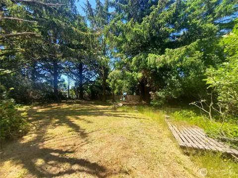 333 Mizzen St NW, Ocean Shores, WA 98569