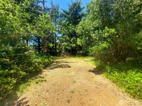 333 Mizzen St NW, Ocean Shores, WA 98569