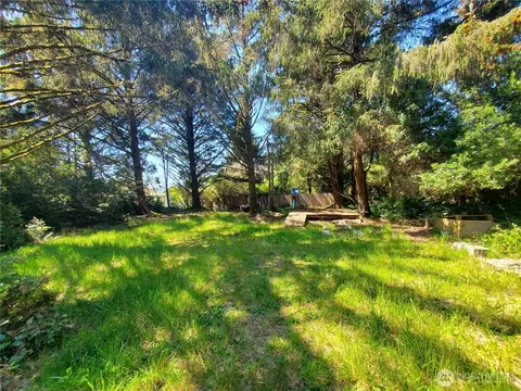 333 Mizzen St NW, Ocean Shores, WA 98569