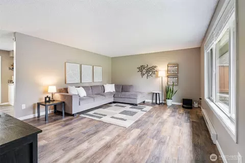 Living - 720 32nd Ave, Longview, WA 98632 photo 2 of 3