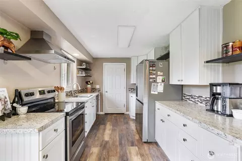 Kitchen - 720 32nd Ave, Longview, WA 98632 photo 1 of 7