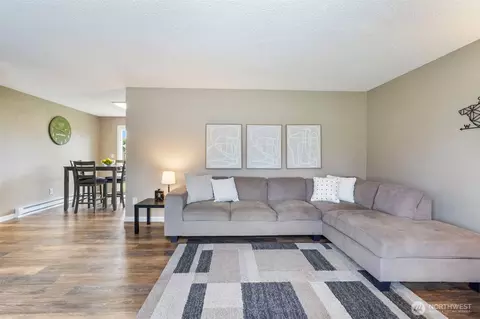 Living - 720 32nd Ave, Longview, WA 98632 photo 1 of 3