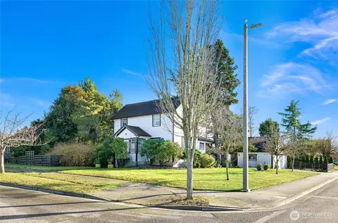 311 Cherry St, Blaine, WA 98230