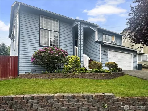 8823 W Mall Dr, Everett, WA 98208
