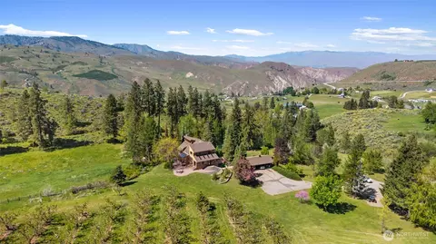 712 Moonlit Ln, Wenatchee, WA 98801