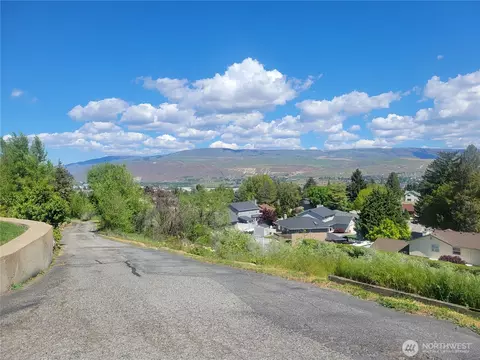 1823 North Rd, Wenatchee, WA 98801