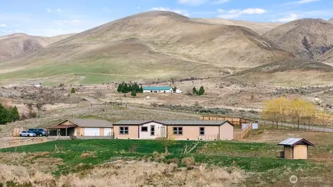 486 Elk Ridge Ln, Selah, WA 98942