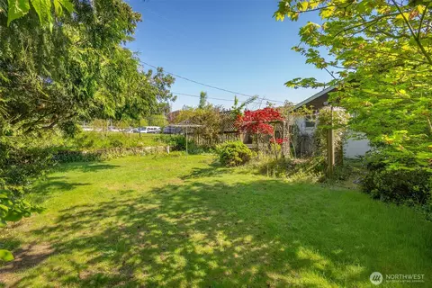 Exterior - 213 Alder St, Everett, WA 98203 photo 2 of 9