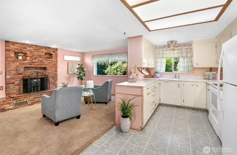 Kitchen - 213 Alder St, Everett, WA 98203 photo 2 of 2