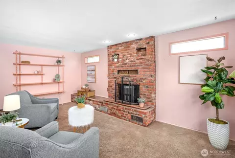Living - 213 Alder St, Everett, WA 98203 photo 4 of 4